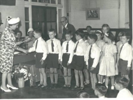 I'm the one on the far right (not in the dress !)